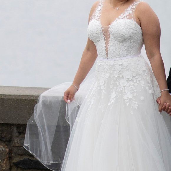 Mira Zwillinger Wedding Gown - Picture 5 of 11